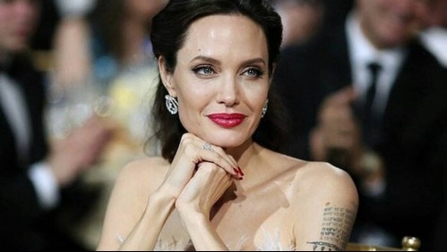 Angelina Jolie muestra sus tatuajes en un comercial para una marca de perfumes