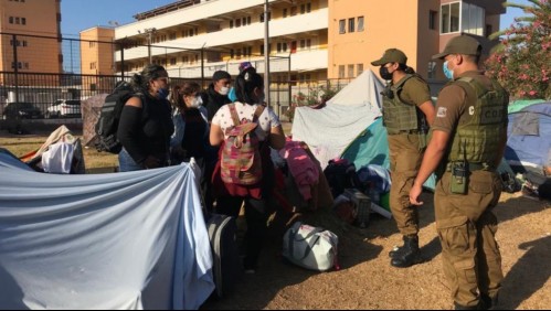 Desalojan a más de 160 migrantes que acampaban en la Plaza Brasil de Iquique