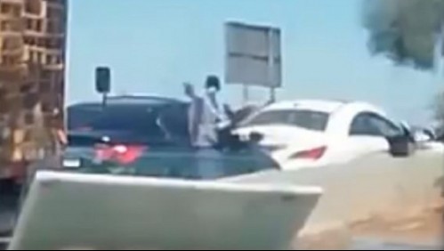 Video muestra momento exacto cuando seis delincuentes roban auto a dos mujeres