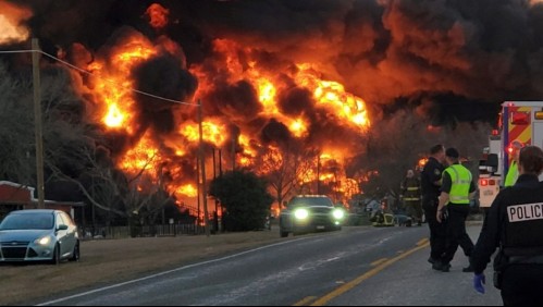 Video muestra gran explosión tras colisión entre un tren que transportaba gasolina y un camión