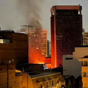Incendio afectó a oficinas del Sernam y la Defensa Civil en el barrio Lastarria Incendio afectó a oficinas del Sernam y la Defensa Civil en el barrio Lastarria