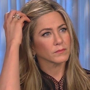 Recuerdan cuando a Jennifer Aniston le lamieron el cabello en plena entrevista de televisión Recuerdan cuando a Jennifer Aniston le lamieron el cabello en plena entrevista de televisión