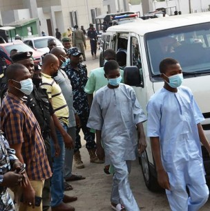 Liberan a 38 personas secuestradas en Nigeria: 317 escolares siguen como rehenes Liberan a 38 personas secuestradas en Nigeria: 317 escolares siguen como rehenes