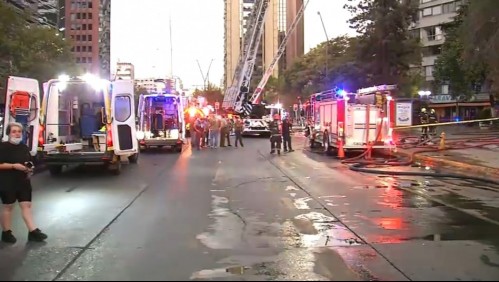 Confirman una persona fallecida tras incendio en departamentos en Providencia