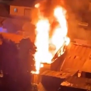 Violento incendio afectó a dos viviendas en Independencia Violento incendio afectó a dos viviendas en Independencia