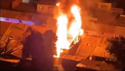 Violento incendio afectó a dos viviendas en Independencia