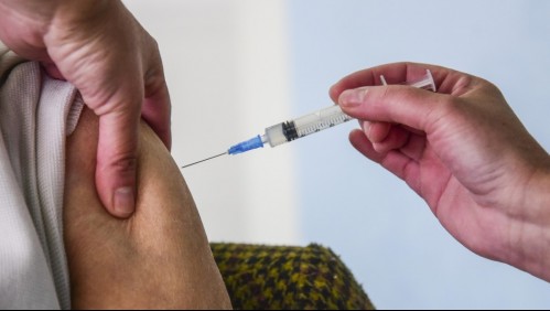 Cadem: Vacunación masiva aumenta aprobación del Gobierno por gestión ante la pandemia