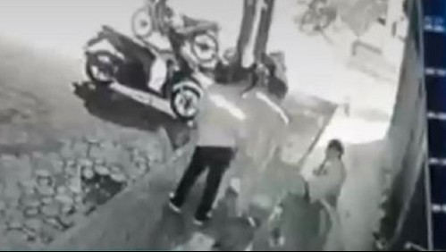 Todo lo captó cámara de seguridad: Turista chileno fue brutalmente agredido en Tailandia