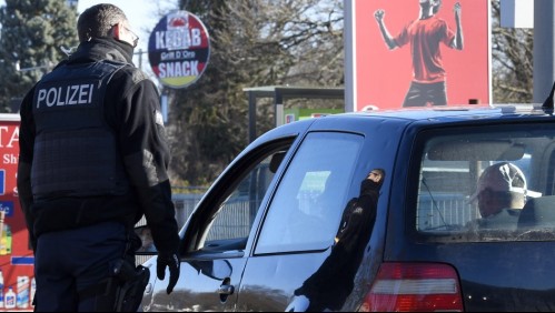 Anciano sorprendido manejando a 191 km/h en Francia asegura que iba atrasado a vacunarse