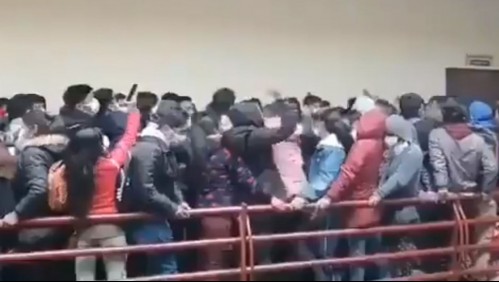 Tragedia en Bolivia: Al menos 7 estudiantes mueren al caer desde cuarto piso en una universidad