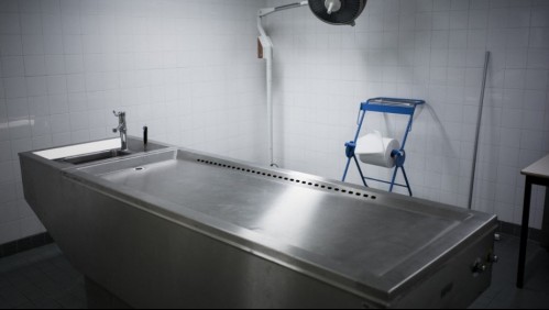 Hombre declarado muerto vuelve a la vida minutos antes de que le practicaran la autopsia