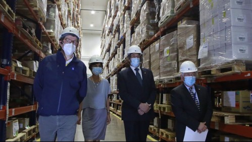 Esta jornada llegaron al país más de 200 mil vacunas del laboratorio Pfizer