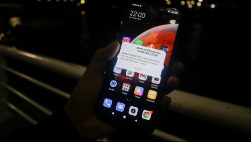 Onemi manda mensajes de alerta a celulares por tsunami menor: 'Abandonar zona de playa'