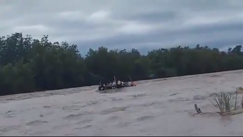 'Era él o yo, estoy destruido': Padre soltó a su bebé para no ahogarse tras accidente en balsa