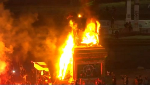 Incidentes en Plaza Italia: Queman monumento de general Baquedano