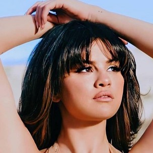 Selena Gomez publica foto con cambio de look y le dicen que se parece a su mamá Selena Gomez publica foto con cambio de look y le dicen que se parece a su mamá