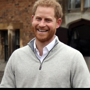 Así es cómo el príncipe Harry pide prestado el baño en icónica mansión de Hollywood Así es cómo el príncipe Harry pide prestado el baño en icónica mansión de Hollywood