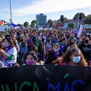 8M: Miles de mujeres se manifestaron en todo Chile sin mayores incidentes 8M: Miles de mujeres se manifestaron en todo Chile sin mayores incidentes