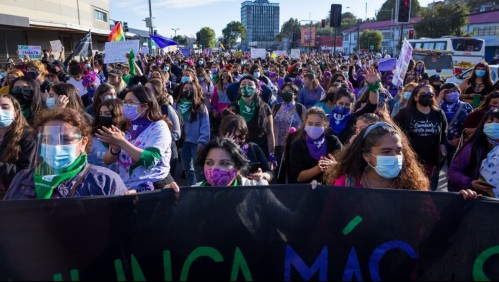 8M: Miles de mujeres se manifestaron en todo Chile sin mayores incidentes