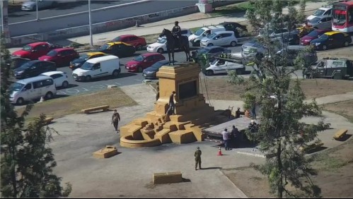 Monumentos Nacionales realiza reparaciones a estatua de general Baquedano en Plaza Italia