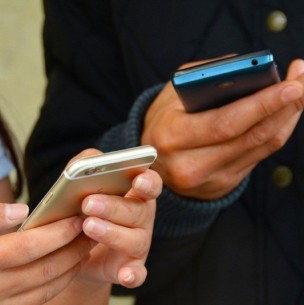 UDI pide poner urgencia a proyecto que prohíbe uso de celulares dentro de los bancos UDI pide poner urgencia a proyecto que prohíbe uso de celulares dentro de los bancos