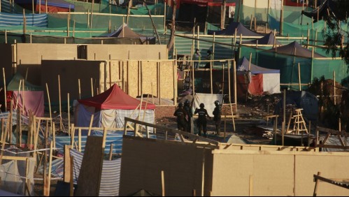 Desalojan toma en cerro de Renca: Gran contingente de Carabineros en el lugar