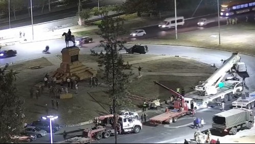 Comienzan trabajos para retirar estatua de general Baquedano de Plaza Italia