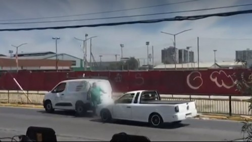 Conductor atropella y quiebra las piernas de automovilista que lo quería atacar con un martillo