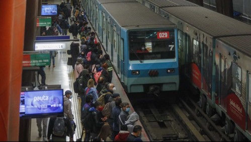 Metro de Santiago anuncia nuevo horario de funcionamiento tras cambio del Toque de Queda