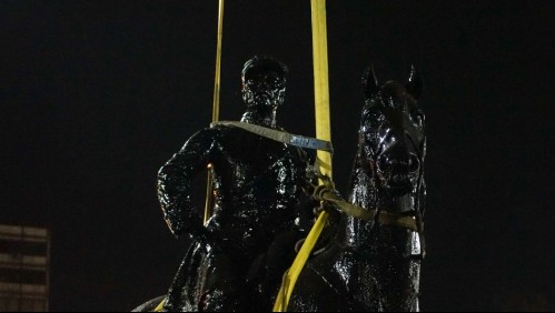 Revive el momento en que retiran la estatua del general Baquedano de Plaza Italia