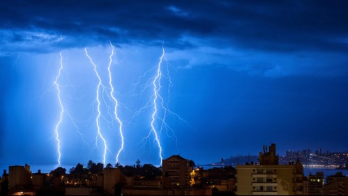Meteorología emite aviso por probables tormentas eléctricas en tres regiones del país