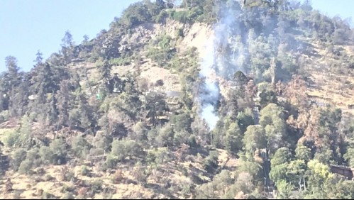 Incendio se produjo en ladera del cerro San Cristóbal: Fuego ya está controlado