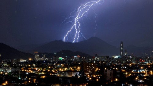 Advierten por posibles tormentas eléctricas en ocho regiones del país