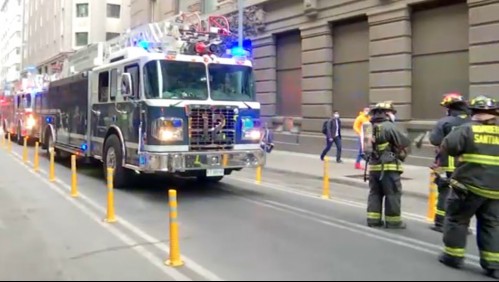 Incendio se registra en supermercado del centro de Santiago