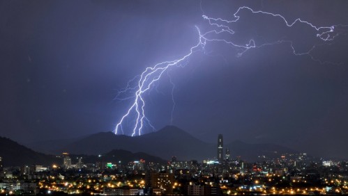 Declaran Alerta Temprana Preventiva para 10 comunas de la RM por tormentas eléctricas