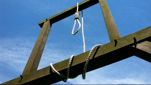 Condenan a la horca a cuatro hombres que violaron a mujer frente a su esposo