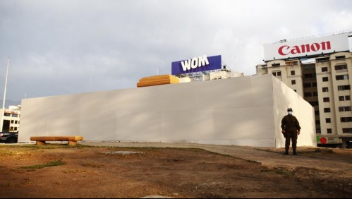 Así luce Plaza Baquedano: muro de más de 3 metros de altura y resistente a altos impactos