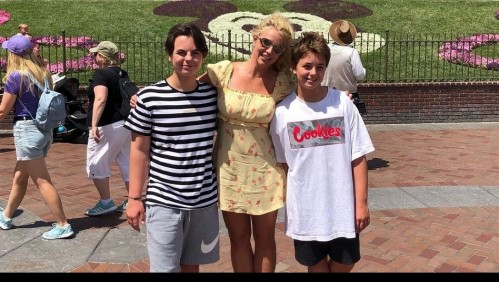 Britney Spears disfruta de un paseo con su hijo Jayden y su novio por las calles de Los Ángeles