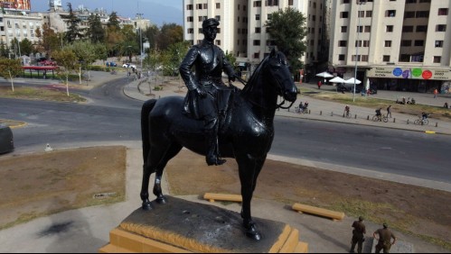 Decretan arresto domiciliario total para imputado por daños a monumento de Baquedano