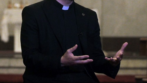 Iglesia expulsa a sacerdote Hernán Enríquez: Es acusado de violación y abuso sexual