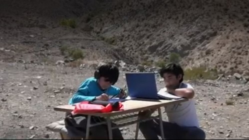 Hermanos que debían subir a un cerro para recibir clases online son premiados por su esfuerzo