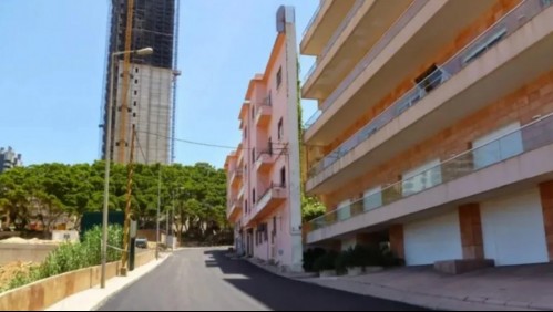 Venganza familiar: armó extraño edificio para bloquear vista al mar a su hermano