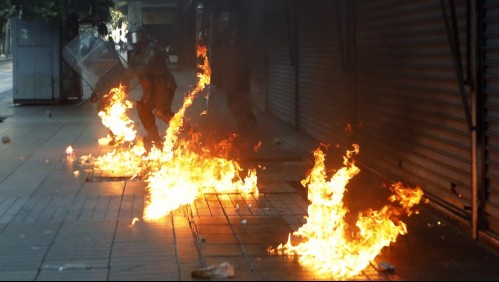 Atacan con bombas molotov comisaría de Carabineros en Bajos de Mena