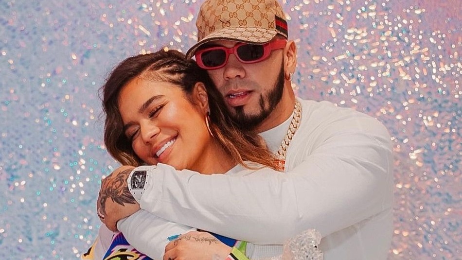 Fin de los rumores: Karol G y Anuel AA aún son novios y celebran el nuevo disco de la artista - Meganoticias Fin de los rumores: Karol G y Anuel AA aún son novios y celebran el nuevo disco de la artista - Meganoticias