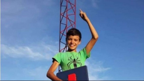 Niño de 13 años trepaba un molino para estudiar y le instalaron una antena para tener Internet