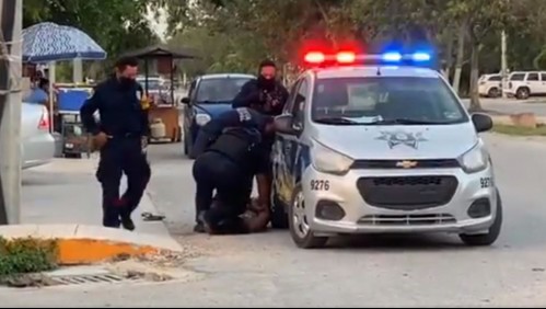 Policía asfixia con su rodilla y mata a una mujer en México