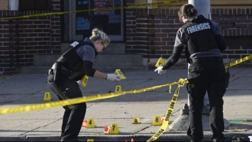 Joven protagoniza mortal tiroteo: Balea a sus padres y quema su departamento