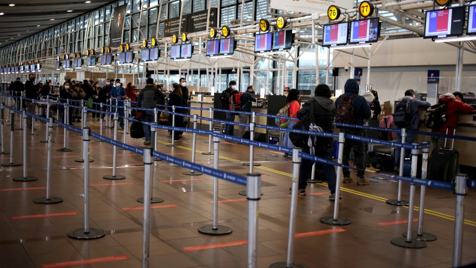 Cierre de fronteras: Concesionaria del Aeropuerto de Santiago dice estar Cierre de fronteras: Concesionaria del Aeropuerto de Santiago dice estar