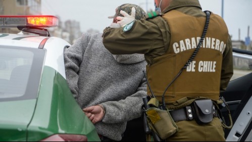 No portaba salvoconducto: Detienen a sujeto que trató de sobornar a Carabineros con $20 mil