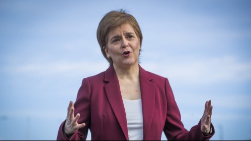 Primera ministra de Escocia habla sobre alza de contagios en Chile: 'Sirve como una advertencia'